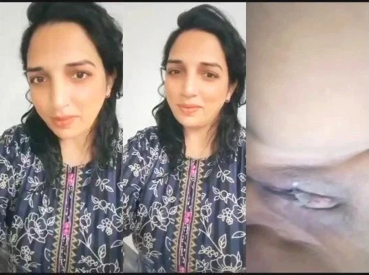 Desi Girl Shows Pussy XXX
