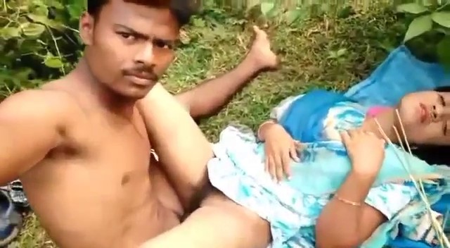 Desi Village BF Fucking her GF in Jungle Viral Video