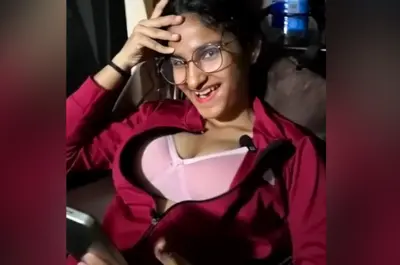 Khadija37 Strips Naked on a Moving Bus her Big Boobs Viral Video