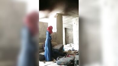 The girl lifted her burqa and rode on the penis in a Mud House Viral Video