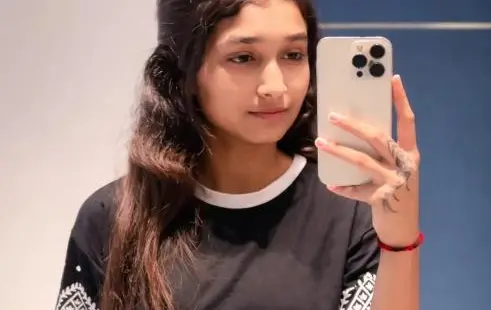 Cute Indian Girl Enjoying With Friends Viral Video