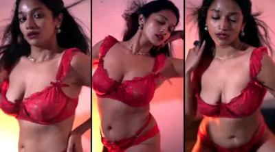 Hot Desi Actress Teasing in Bikini Nude Viral Video